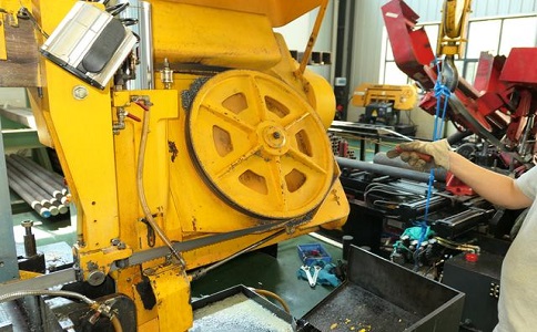 如何解决多宝镇卧式金属带锯床切削时出现的断带现象？